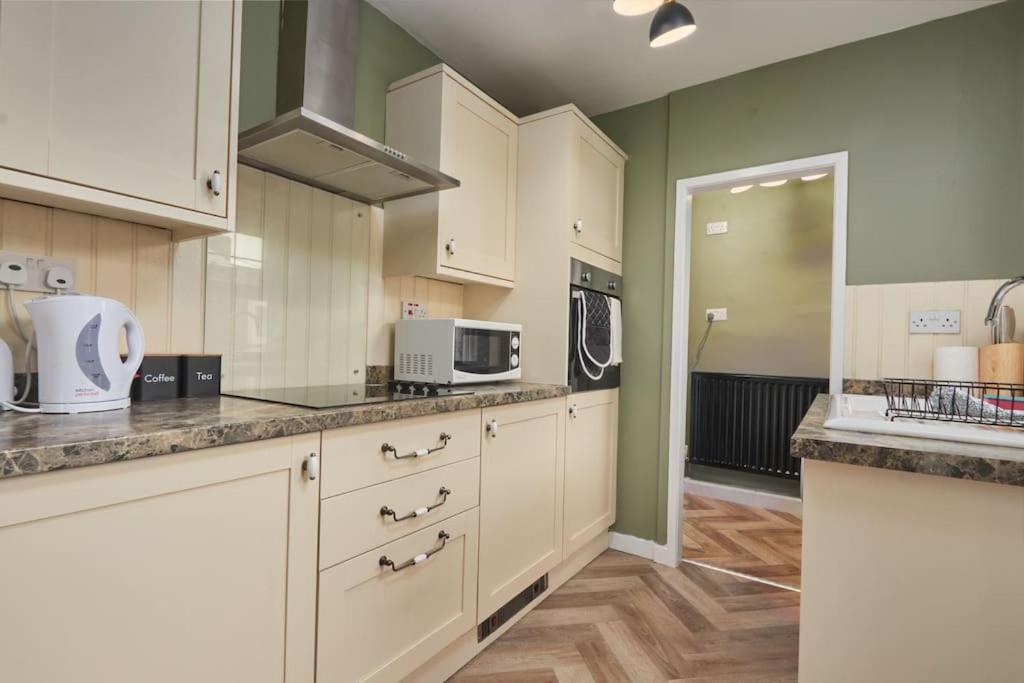 Cosy 3-Bedroom House In Seaham - Street Parking Екстер'єр фото