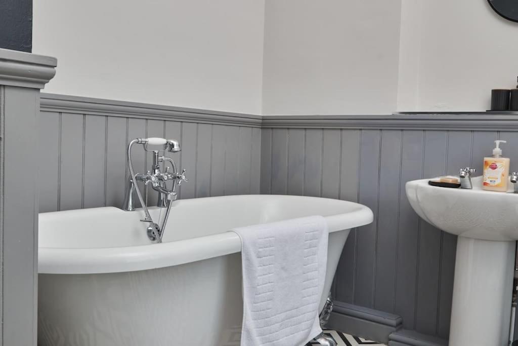Cosy 3-Bedroom House In Seaham - Street Parking Екстер'єр фото