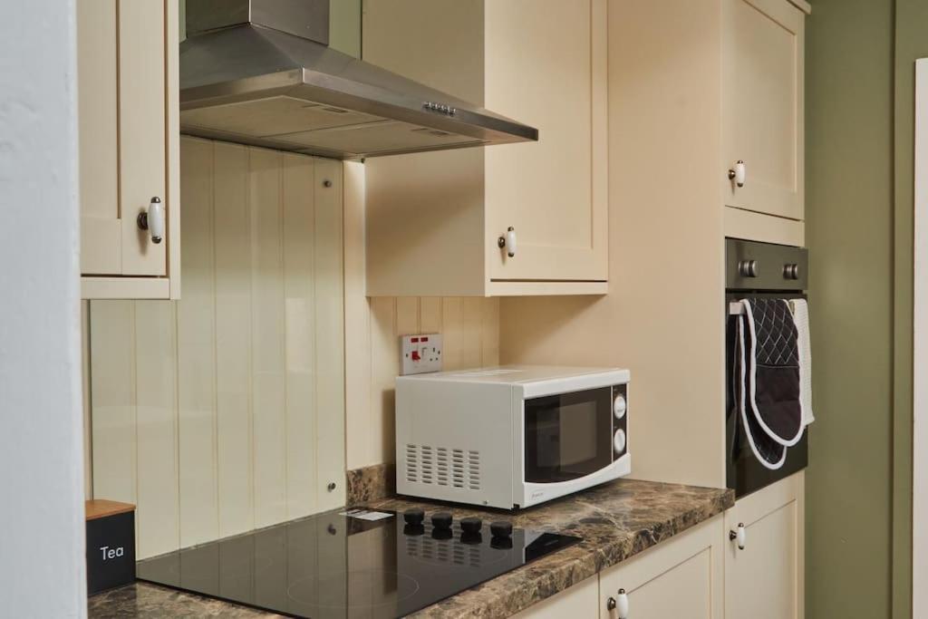 Cosy 3-Bedroom House In Seaham - Street Parking Екстер'єр фото
